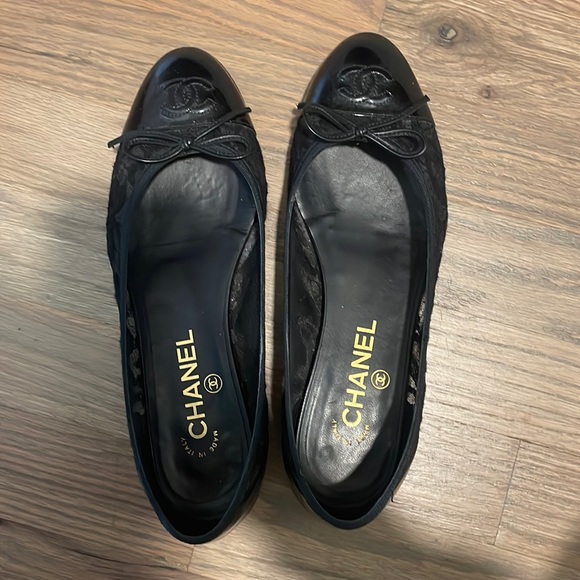 CHANEL Black Flats with Bow Detail - Picture 1 of 4
